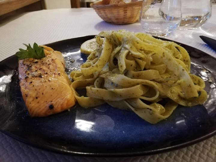 Cuisine savoureuse et bar convivial pour vos soirées
