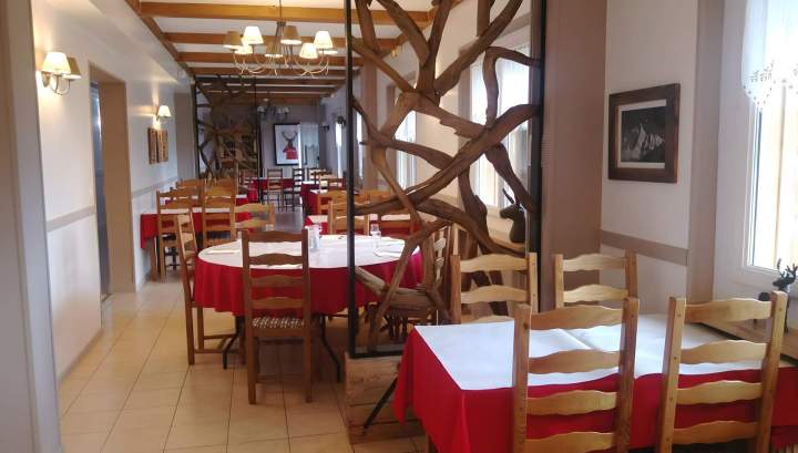 Salle de restaurant chaleureuse Passy